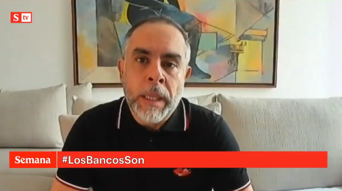 RevistaSemana's tweet photo. "#LosBancosSon la única salida para la crisis pero han tenido una solidaridad de mierda. Son una mierda”: @AABenedetti

En vivo: https://t.co/rsOvhgrhoN https://t.co/v3K6dFmcMb