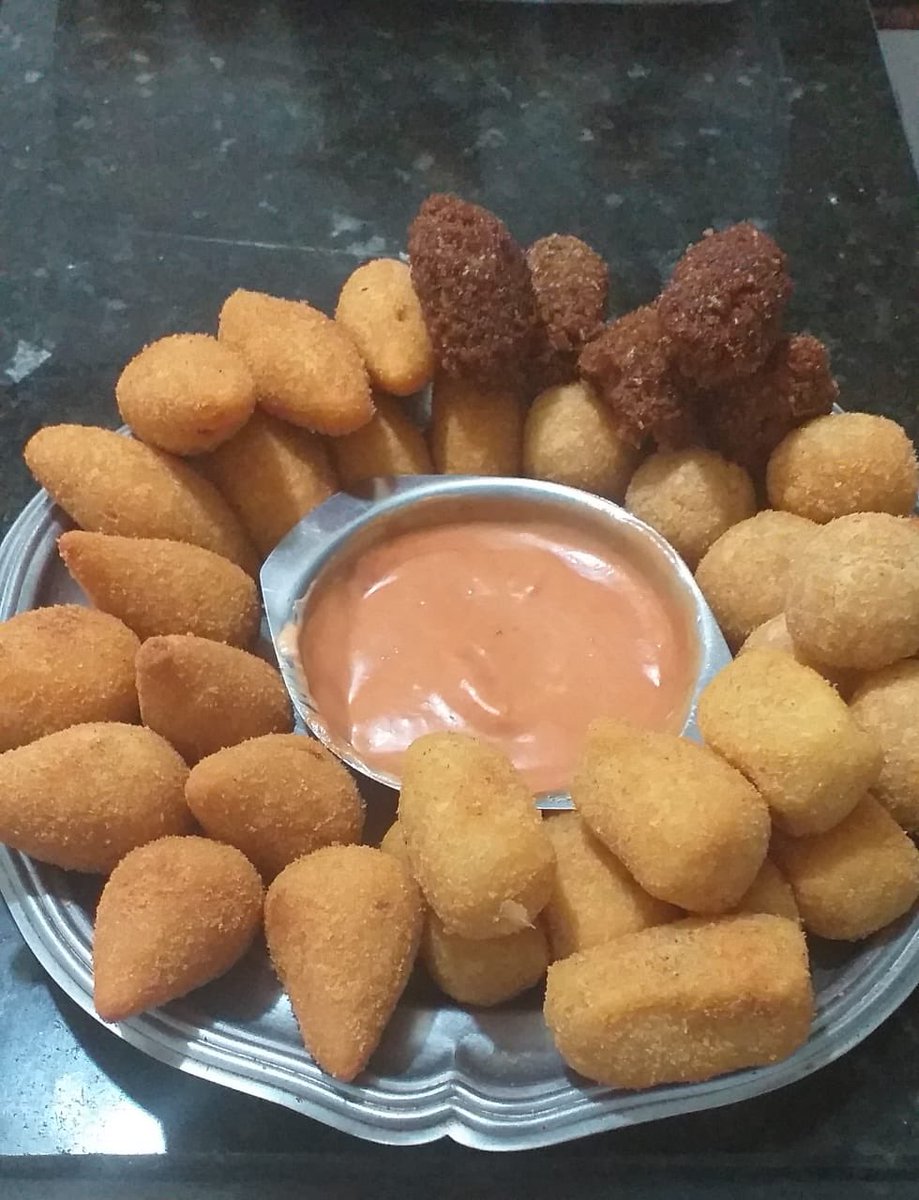 Barretinnn1's tweet photo. Faça sua encomenda. 40.00 o cento,entregamos e aceitamos cartão. 
Para fritar pedimos que peça com 2 hrs de antecedência. Entrega até as 21hrs. 998614176
Quibe
Coxinha
Napolitano 
Queijo
3 queijos com massa de milho https://t.co/gAifnwuZoV