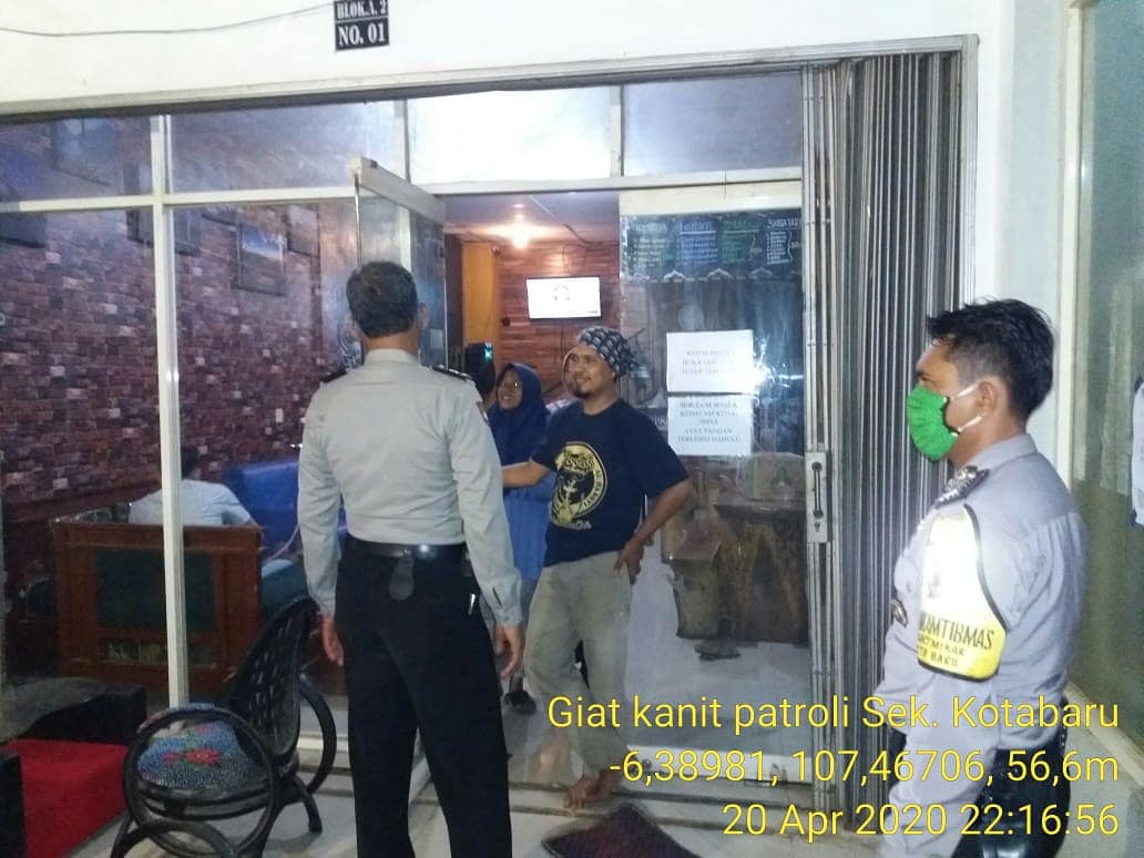 Giat  Patroli Polsek Kotabaru, telah melaksanakan Giat Patroli Dialogis dan sambang untuk antisipa si terjadinya Curat, Curas dan curanmor serta Gukamtibmas di Perum Taman Griya Permai Blok A desa Pucung  Kec. Kotabaru Kab. Karawang ke Kedai Kopi 

#humasreskrw