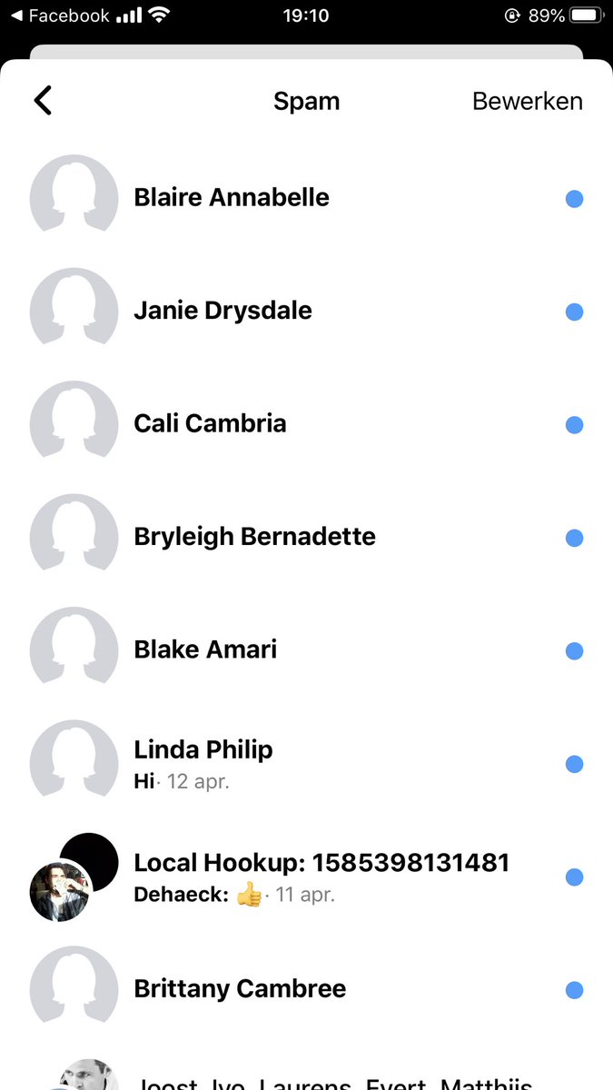 Abbie1979's tweet photo. Als jullie me nodig hebben.... Ik ben even een aantal mailtjes aan het beantwoorden. #facebookcalls https://t.co/xbuvSni1Kd