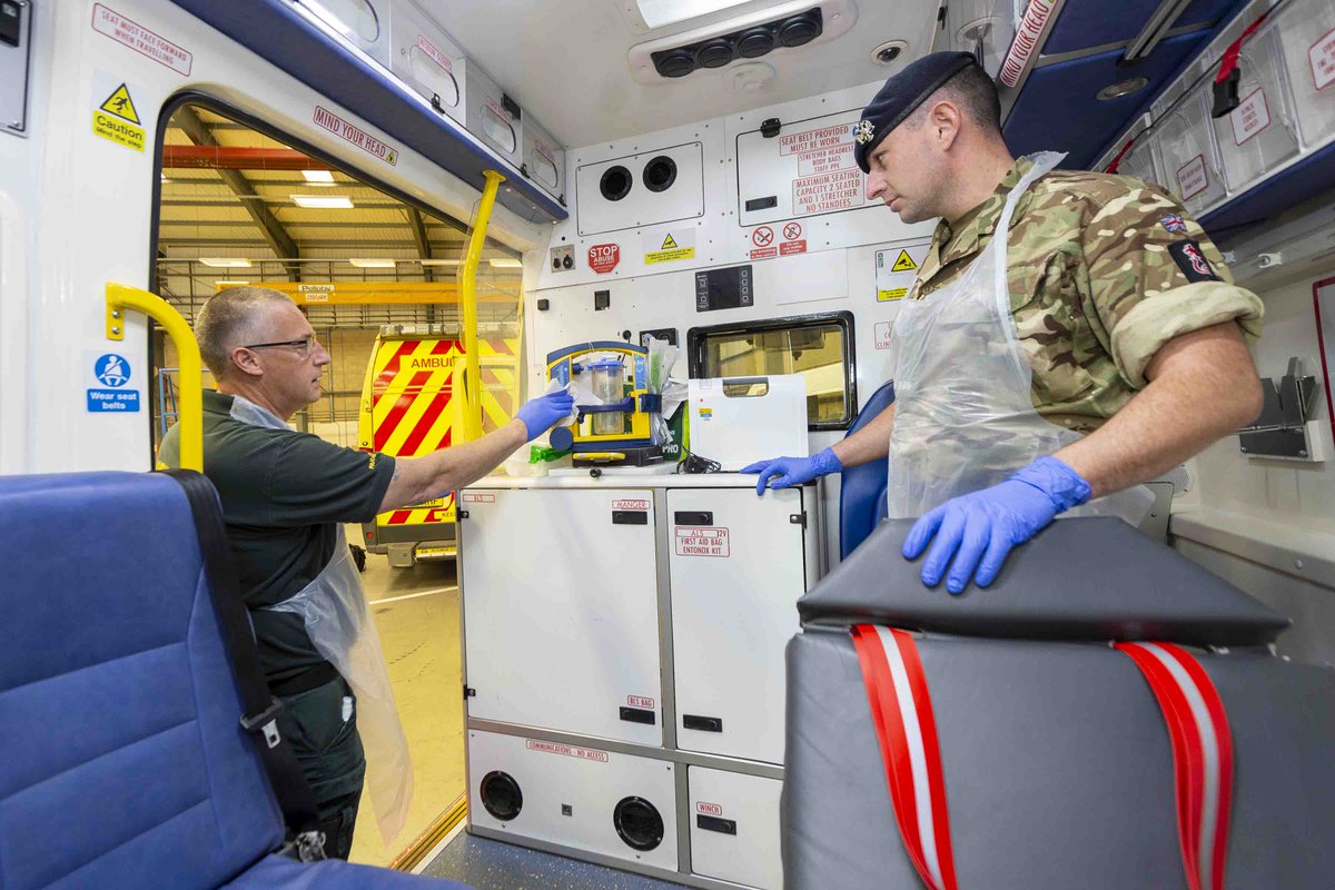 DefenceHQ's tweet image. There are currently over 2,800 military personnel supporting the NHS and public services as part of the Armed Forces COVID Support Force. #coronavirus #InThisTogether

👇Click the link to find out more about the work of our Armed Forces:

ow.ly/XXBS50zjgIY