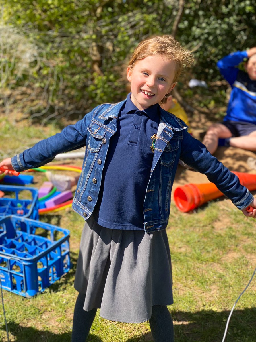 Class8Hcps's tweet photo. A little den building in school today, as well as time to do our โhome learningโ tasks ๐๐ป #keyworkerchildren #makingthemostofthesun #forestschoollearning https://t.co/zlDMhL14Ln