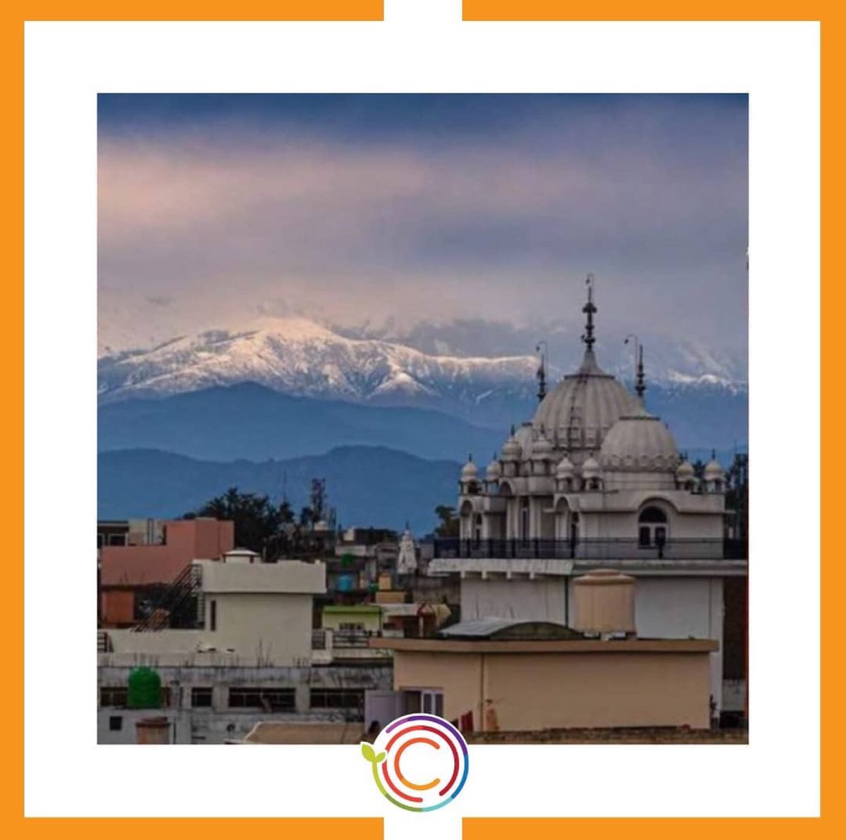 🌍1.3 milyarlık nüfusu ile Hindistan’da karantinayla beraber hava kirliliği  düşüşe geçti.Pencap şehrinde yer alan ve Himalayalardan yaklaşık 200 kilometre uzaklıkta bulunan Jalandhar kasabasında yerliler 30 yıldır böyle manzara görmediklerini belirttiler. #evdekal