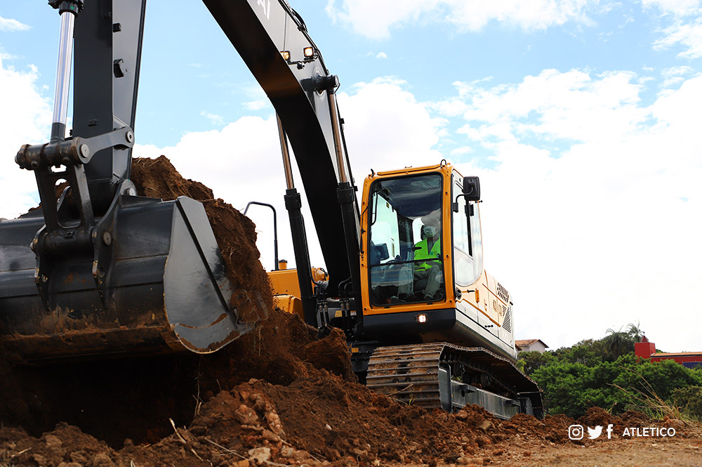 Atletico's tweet photo. 🏴🚜🏳️ Primeira movimentação de terra no terreno da #ArenaMRV!

Comente aqui e deixe sua marca neste post histórico! 👇🏾 https://t.co/liODTVoR92