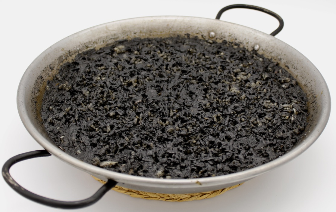 LoleoEventos's tweet photo. ¡Añoramos nuestras clases de cocina! Pero estamos preparando nuevos cursos para cocinar con vosotros cosas tan deliciosas como este arroz negro. https://t.co/IcmjCUguZN