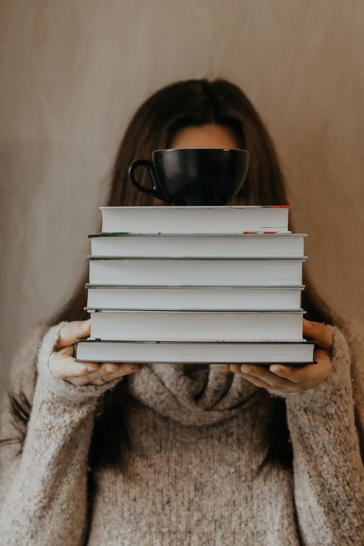Today's agenda: books &amp; brews ☺️ May we suggest Tejava Raspberry Black Tea for an early taste of summer?: amzn.to/2JfOu0G