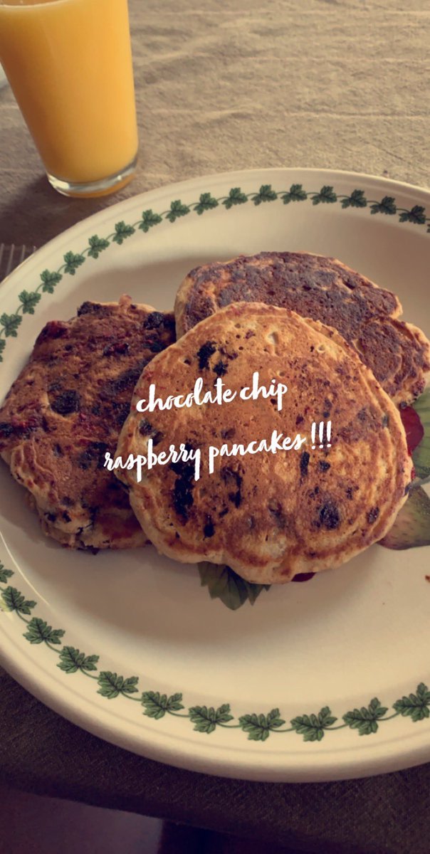 — DAY 25: helped my sister make chocolate chip raspberry pancakes (and by “help,” i mean i flipped them)