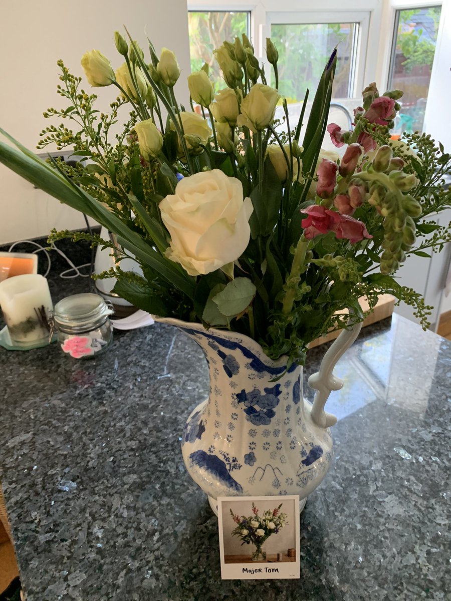 joannembarlow's tweet photo. @fredds_flowers loving today’s delivery - really missed them over the last few weeks so today is a real treat. Brightens up my Monday and look forward to arranging them when I’ve finished work for the day #MajorTom https://t.co/iZu4T1Jxwj