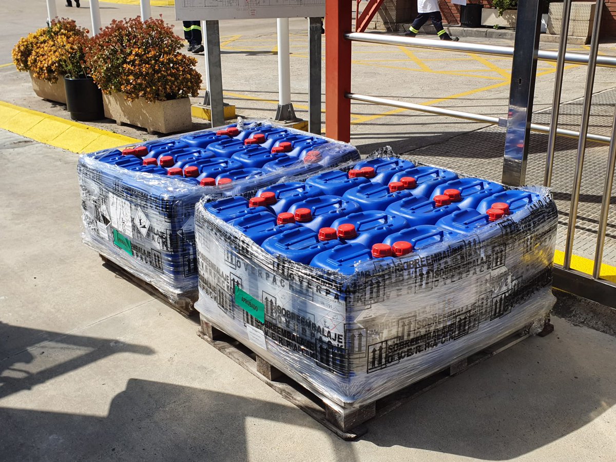 PCSantBoi's tweet photo. L'empresa #innospec de la Zona Franca ha cedit 1000kg d'hipoclorit sòdic a l'@AjSantBoi per a la neteja que s'està realitzant, gràcies a la mediació d'un voluntari de @PCSantBoi, treballador de l'empresa.
Molt agraïts a #innospec.
@emergenciescat @Coordinadora_AV @CoordAVPCBaix https://t.co/NosA31ibr4