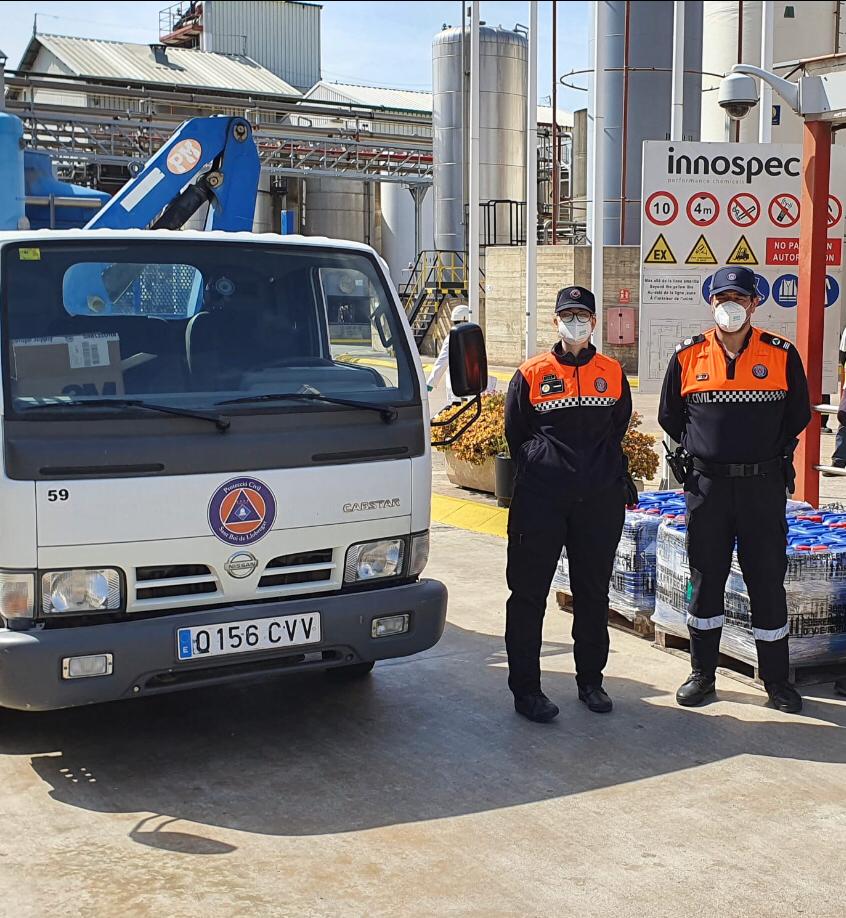 PCSantBoi's tweet photo. L'empresa #innospec de la Zona Franca ha cedit 1000kg d'hipoclorit sòdic a l'@AjSantBoi per a la neteja que s'està realitzant, gràcies a la mediació d'un voluntari de @PCSantBoi, treballador de l'empresa.
Molt agraïts a #innospec.
@emergenciescat @Coordinadora_AV @CoordAVPCBaix https://t.co/NosA31ibr4