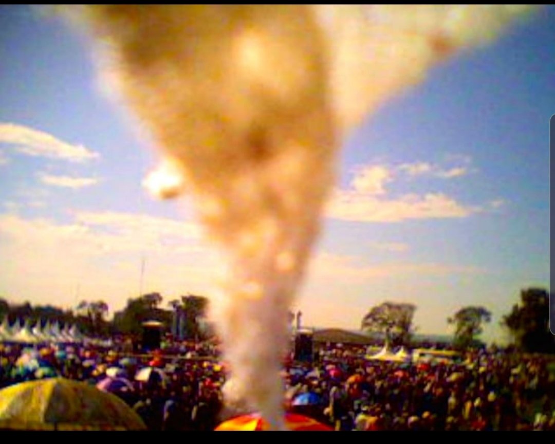 DRLucelioSoares's tweet photo. #WorldwideSermon 

The Cloud of God Almighty that Covered The Man of God in 2012.

https://t.co/zxJ8d3t7Sf https://t.co/bjSveUFqMt