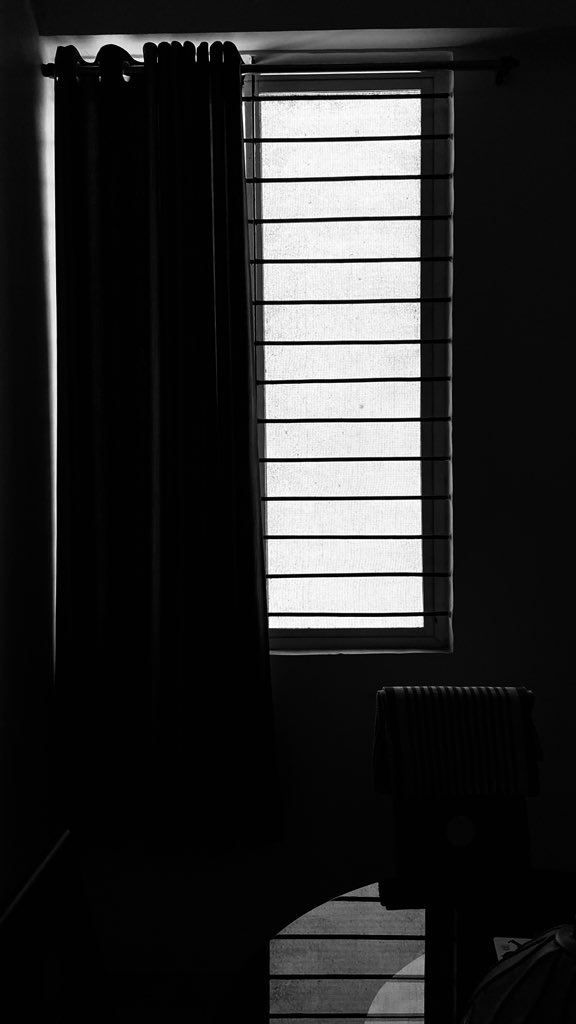 deep_visualz's tweet photo. R E F L E C T I O N .
.
.
.
.
.
#theathomeseries #shotoniphone #shotoniphone11 #nofilter #blackandwhitephotography #bwphotography #photography #instagram #quarantinelife #deep_visualz #indiapictures #StayHomeStaySafe #IndiaFightsCoronavirus #mondaypicture https://t.co/5QaRUqS5qO