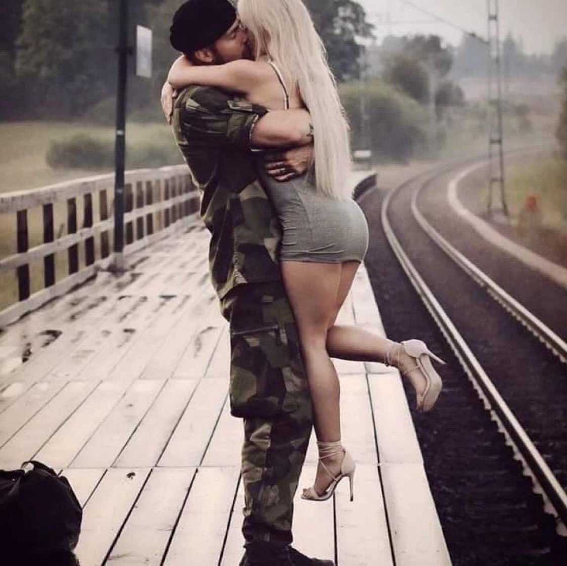 #ب_جده
 كني اقراء على غرت جبينك تقول
أنا قلبي يحبك ي حبيبي تعال
..
كان قدمي أحد بالحب راح مهبول
والله انه خطيراً ﻻ يجيني هبال."🧡