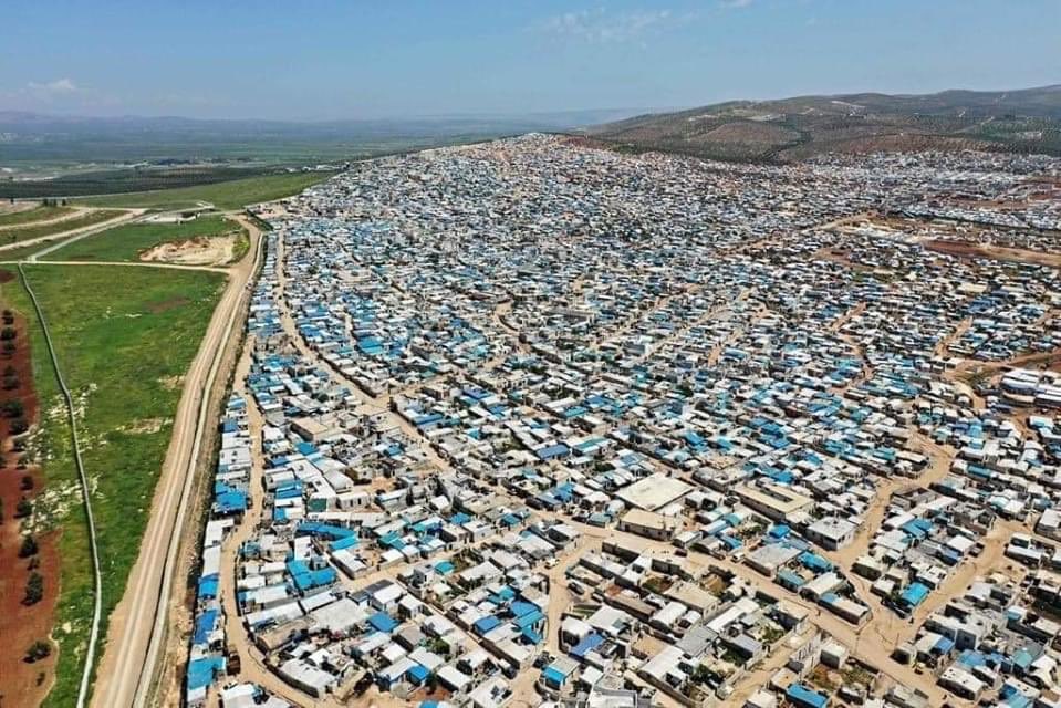 majdkhalaf1993's tweet photo. IDPs camps,NW of Syria this image by drone so this place for more than 2 million civilians at least 1million children according to UN the civilans who live here were displacement forced from their home by Assad and Russia.when your life completely change
#Refugees #WeAreRefugees https://t.co/V1lwj8JF8R