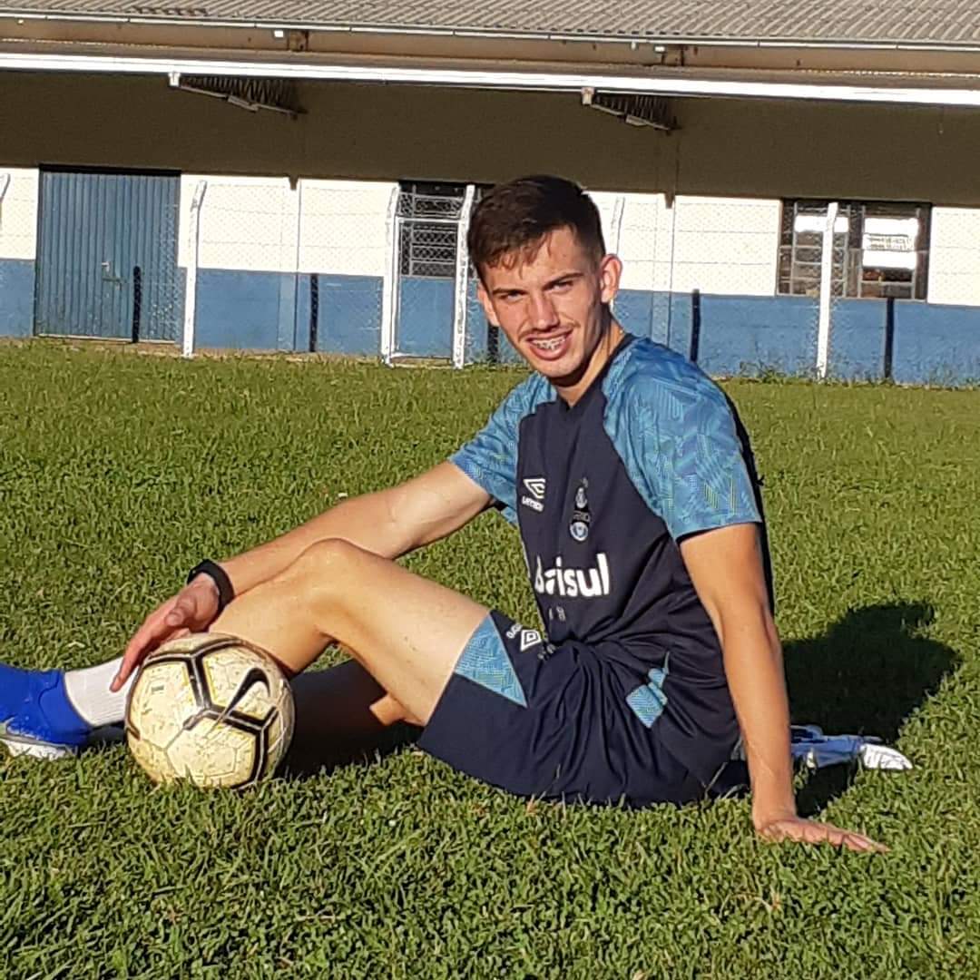 João Pedro Cominetti. Da base da Chape para o Grêmio. Guri de futuro brilhante.