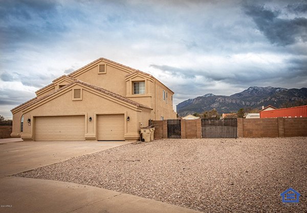 AZ_REP's tweet image. #FiveBedroom, #ThreeBath, #ThreeCarGarage on almost 2 #acres. #Pool, walk-in #GunSafe. $525,000. RealtorMandy@outlook.com. MLS pix &amp;amp; more info at AZrealestatepress.com. #pickoftheday