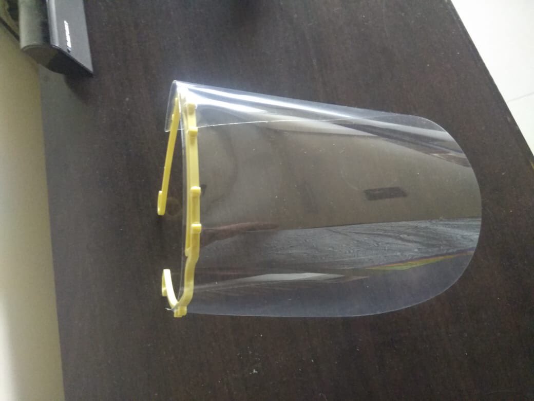 MumbaiSera's tweet photo. “Every drop counts”! We at SERA are happy to have been able to reach out to our frontline soldiers fighting #WuhanVirus #COVID19 in #Mumbai with safety shields. #weshallovercomecorona ThankU ⁦#HealthCareWorkers   ⁦@mybmcWardHE⁩ @MumbaiPolice⁩ ⁦@mybmc⁩ https://t.co/UVMvllw3kG