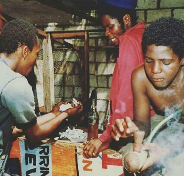 rootsinsession's tweet image. Reggae lovers, tune in @radiostudent tonight 9pm 📻 #RiddimOperator #radioshow ft. @RedEyeHiFi @NiceUpRecords #HarisPilton @REGGAEROAST @NumaCrew @blindprophet2k @djzinc @AlicaiHarley @JamieRodigan @dubstuy &amp;amp; more!!
.
Radiostudent.si 📡
.
#reggae #roots #dub #dancehall