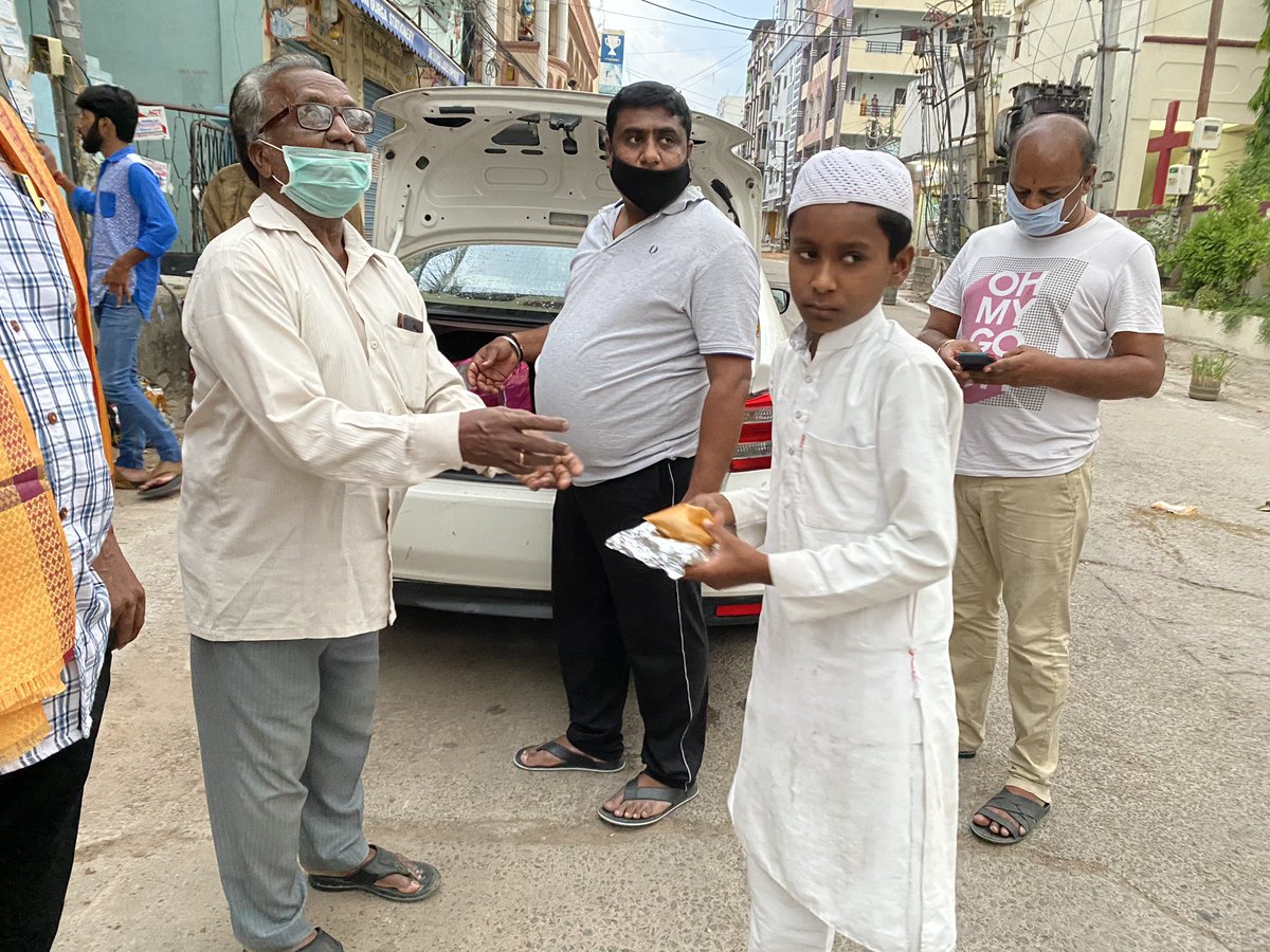 NuneBalrajBjp's tweet image. Today Distributed #Modikits &amp;amp; Food Packets at #MahankaliTempleSecunderabad, #Venkatagiri #JubileeHills on the hands of my father and our karyakarthas
#Feedtheneedy #indiafightscorona
@Narendra @JPNadda @blsanthosh @AmitShah @kishanreddybjp @bandisanjay_bjp @manthriji