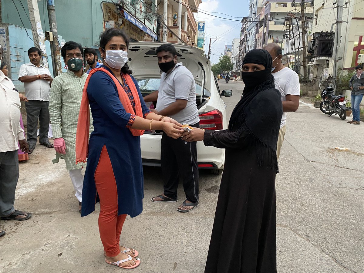 NuneBalrajBjp's tweet image. Today Distributed #Modikits &amp;amp; Food Packets at #MahankaliTempleSecunderabad, #Venkatagiri #JubileeHills on the hands of my father and our karyakarthas
#Feedtheneedy #indiafightscorona
@Narendra @JPNadda @blsanthosh @AmitShah @kishanreddybjp @bandisanjay_bjp @manthriji