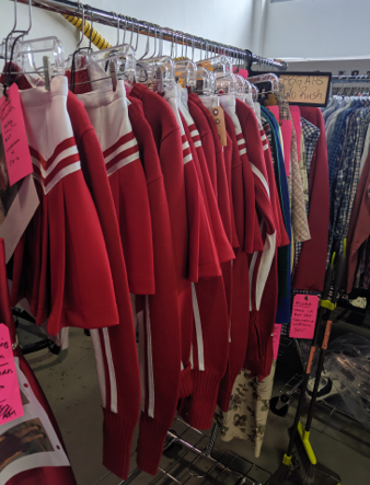 LynPaolo's tweet photo. The cheer squad is lined up and ready for the next episode of Little Fires Everywhere. Are you?
#LittleFiresEverywhere #Hulu #SimpsonStreet #HelloSunshine #Behindthescenes #costumedesign #costumeprep #gocardinals #EastShaker #ABCnetwork https://t.co/TjERB36mGM