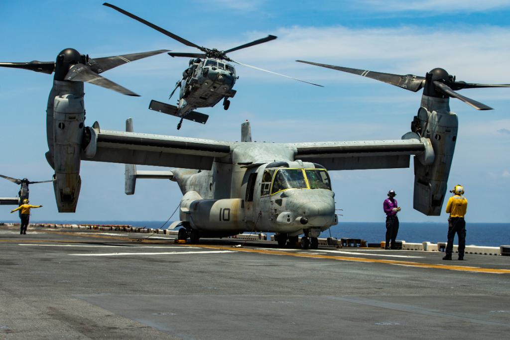 USNavy's tweet photo. America's #BlueGreenTeam in action in the #SouthChinaSea!

@USMC aircraft conduct flight-ops aboard #USSAmerica while operating in @US7thFleet to enhance interoperability with allies and serve as a ready response force to defend peace in the region. #FreeAndOpenIndoPacific https://t.co/IFSeyBH5je