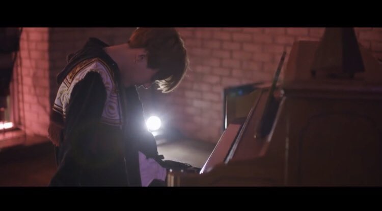 Now we get to the other members. Suga plays the piano and his story is that he tried to set himself on fire. So in Fake love he’s back with his piano (which was also in his solo short film.) It doesn’t look like a happy place in either tbh