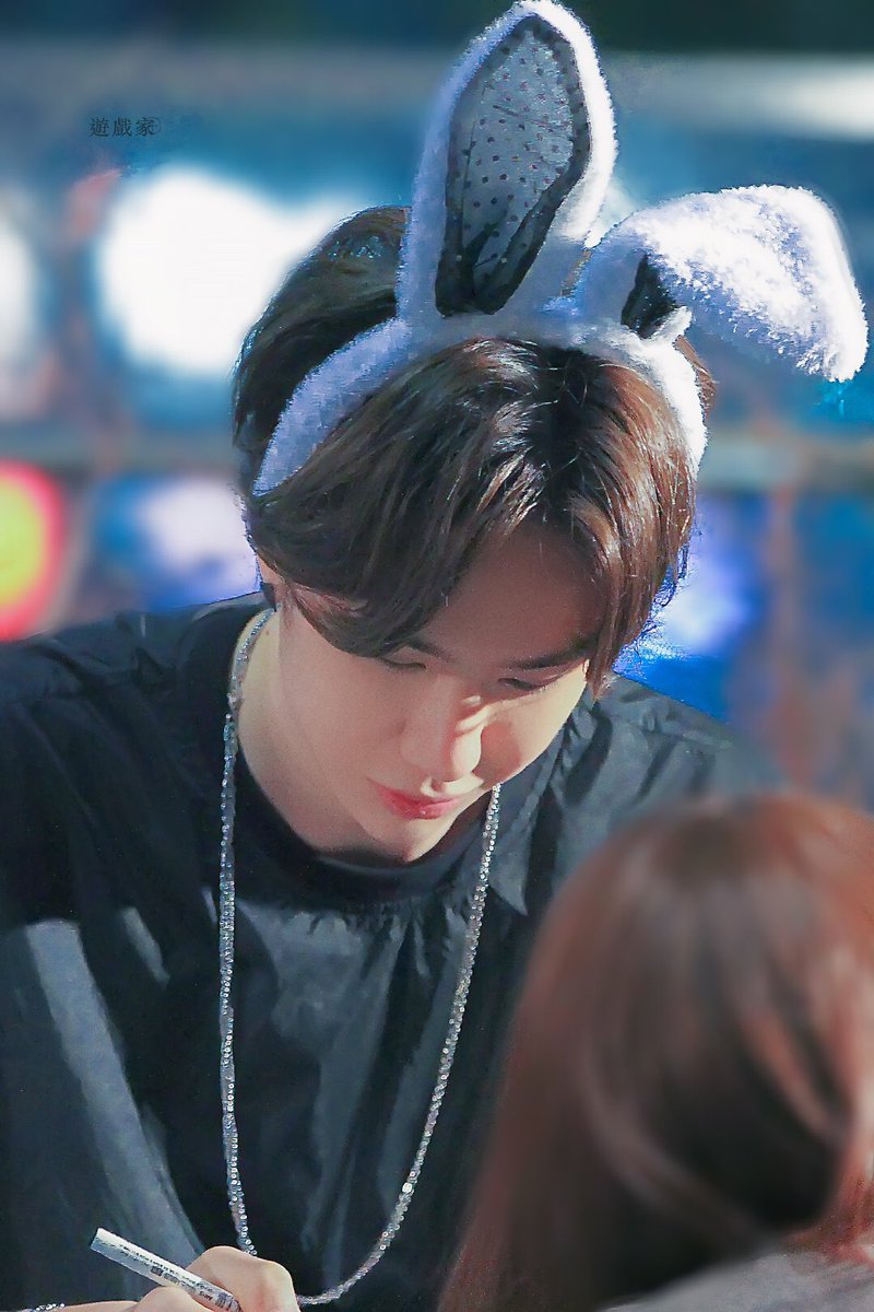 yibo as bunnies: a soft thread 