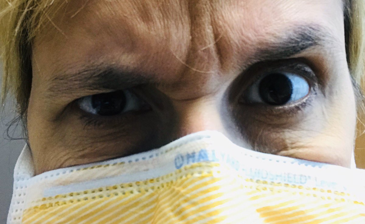 Ilse_Degreef's tweet image. Met algemeen #mondmasker gebruik mogelijk in aantocht - beetje #preteaching 😎

Je kan immers je klassieke emotionele aangezicht #communicatie niet meer voeren of ontcijferen

Oefening 1 
Ooglezen
4 basisemoties
- blij (lachen) 😁 
- verbaasd 😳 
- boos 😡 
- moe 😑 💤 

#corona