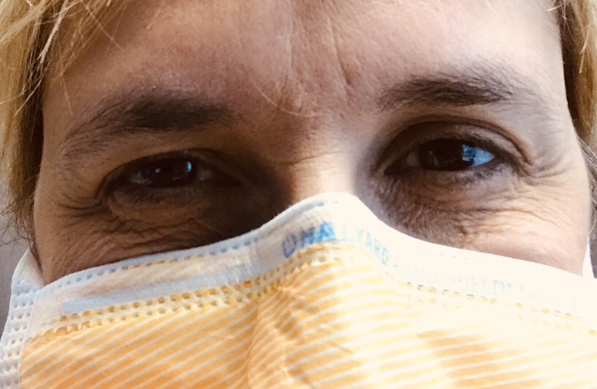 Ilse_Degreef's tweet image. Met algemeen #mondmasker gebruik mogelijk in aantocht - beetje #preteaching 😎

Je kan immers je klassieke emotionele aangezicht #communicatie niet meer voeren of ontcijferen

Oefening 1 
Ooglezen
4 basisemoties
- blij (lachen) 😁 
- verbaasd 😳 
- boos 😡 
- moe 😑 💤 

#corona