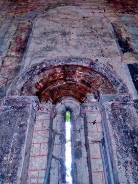 PatrimonioAlava's tweet photo. #Goiain. La iglesia de #SantaAna contaba un #RetabloMayor #barroco con elementos #románicos y un sagrario del siglo XVI. Hoy se encuentra en ruinas. #Álava
Foto: @alavamedieval https://t.co/w2i46hJfZ8