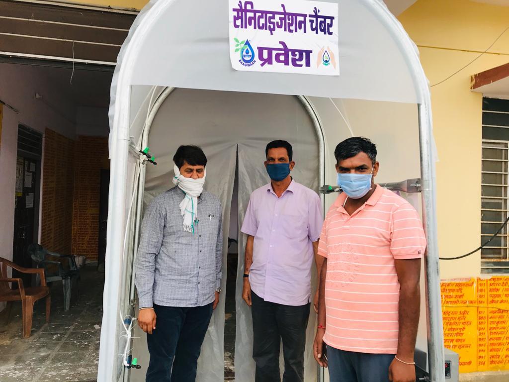 yashogram's tweet photo. चौमू। कोरोना वैश्विक महामारी से बचाव के लिए अब सैनिटाइजिंग टनल का उपयोग किया जा रहा है इसी कड़ी में आज ग्राम धोबलाई पंचायत के प्रवेश द्वार पर लगाए गए टनल का उद्घाटन विधायक रामलाल शर्मा ने किया।
#CoronavirusPandemic #CoronaWarrior #COVIDー19 #StayHome https://t.co/KXW1nYt22P