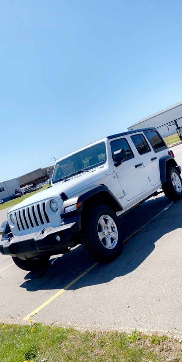 On a 60 degree sunny day, it’s a must to wash your car ☀️