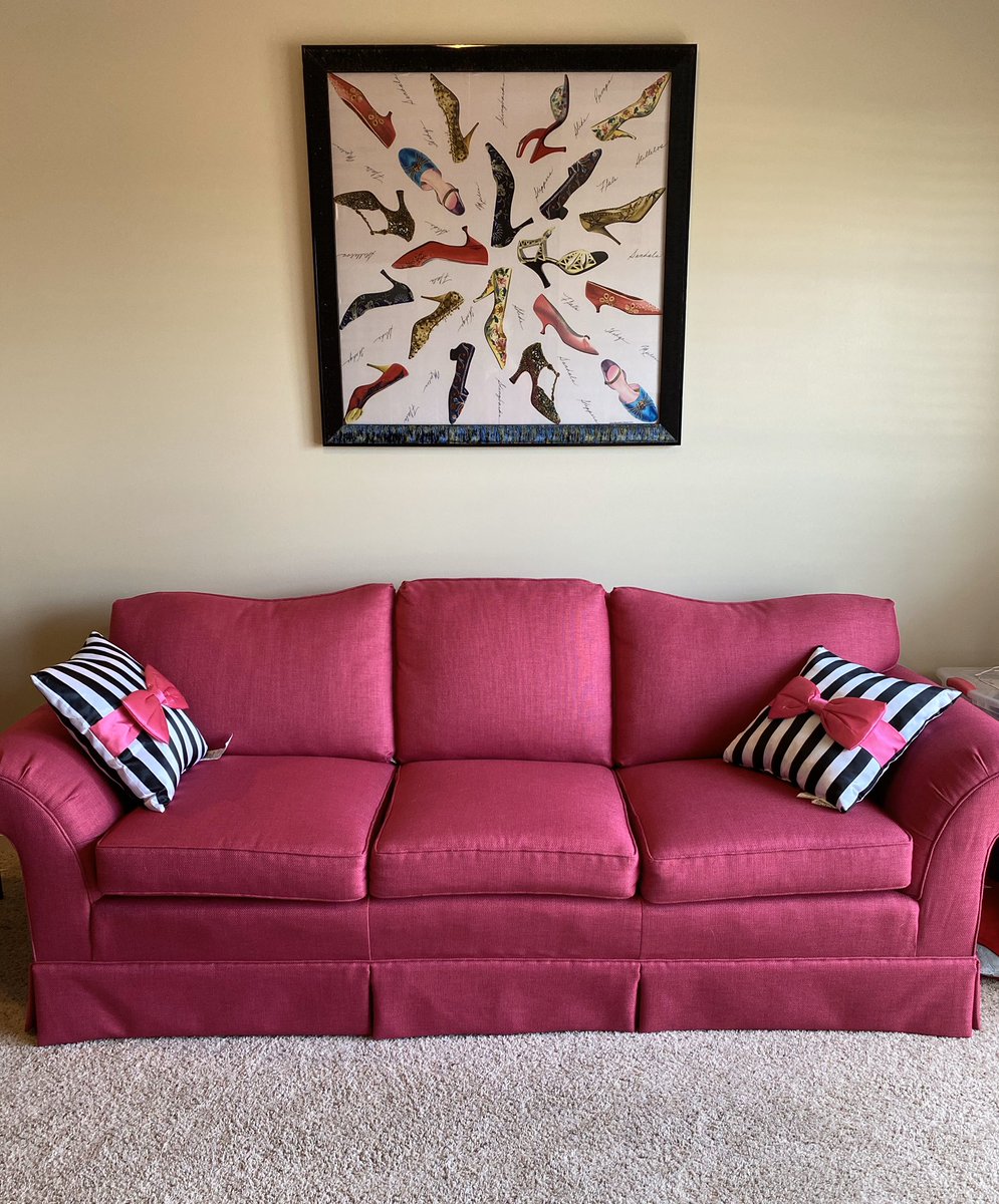 allisonlb's tweet photo. .@stassi #nextlevelbasicchallenge I love the color pink so much I own a pink couch. I also love all things fall/Halloween (Hocus Pocus is my all time fav movie), rhinestones, top 40 hits, Target, designer denim & shopping until the stores close. Hereโs my beautiful pink couch: https://t.co/FQrnHntAwX