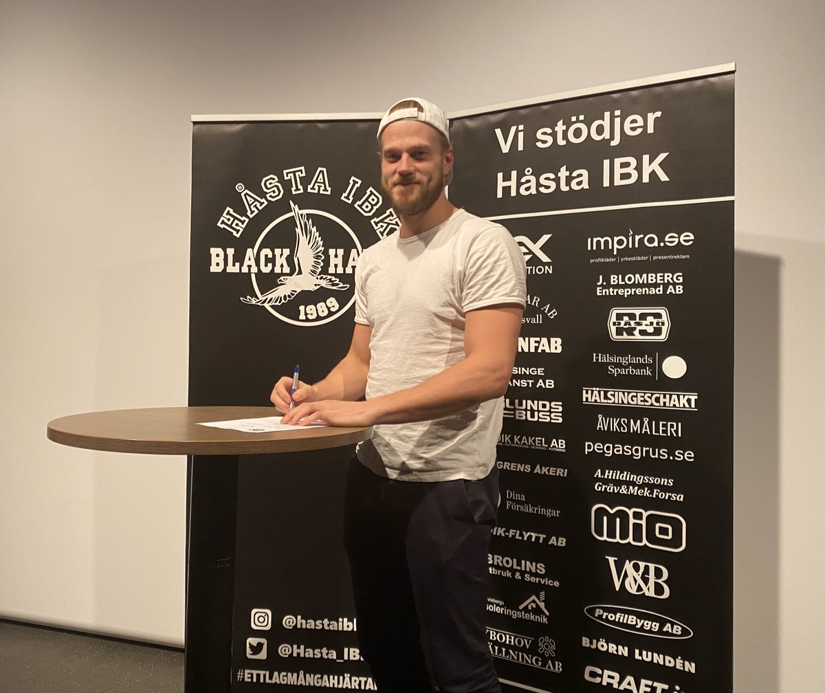 Hasta_IBK's tweet photo. Fysfenomenet Viktor Wallin klar för ett år till!🤝
——
”Jag ser fram emot säsongen 20/21, tror vi har en bra chans att klara oss kvar den här gången”.
——
#ettlagmångahjärtan🖤 https://t.co/bhRub8s0Db