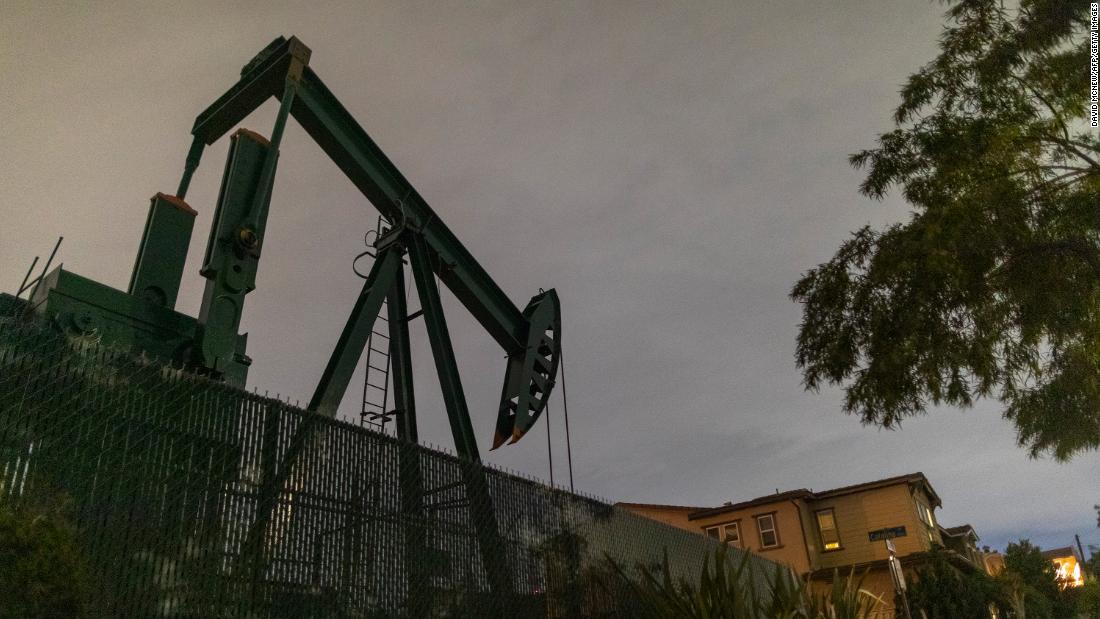 LO NUEVO
El crudo estadounidense se desplomó a menos de US$ 0 por barril este lunes
cnn.it/2Vqpw5E