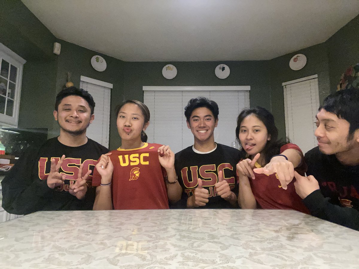 _Russellmuscle's tweet photo. Beyond grateful to have the opportunity to attend the University of Southern California for Environmental Science and Health! Thank you to my family and friends for the love and support. Fight on! ❤️💛 #igotintousc #FightOn https://t.co/BhzbTXnElT
