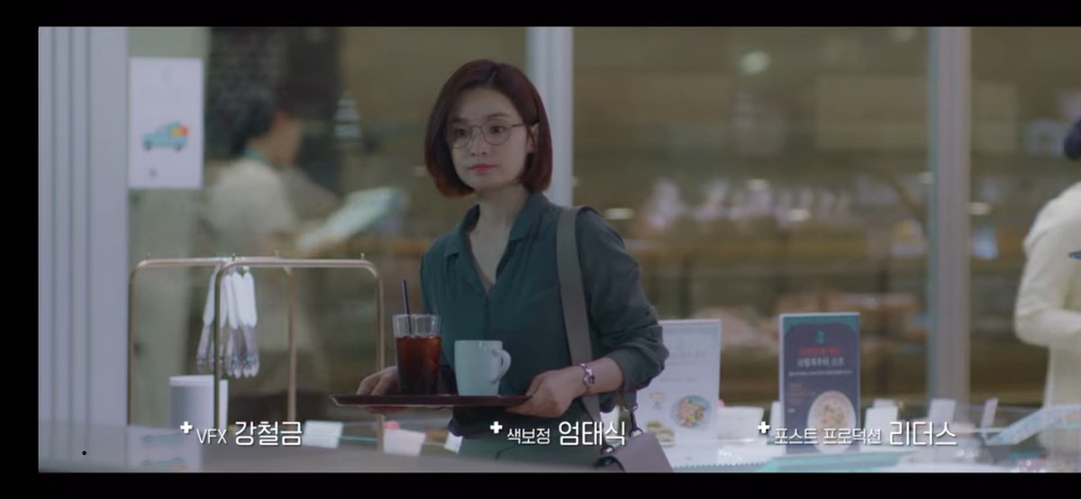 Songhwa and Jungwon (Songhwa especially) are the hot drinkers enthusiast in the group. They're the only one who has ordered hot drinks in the hospital cafe so far #HospitalPlaylist  #슬기로운의사생활  #송화  #정원  #전미도  #유연석  #JeonMido  #YooYeonSeok
