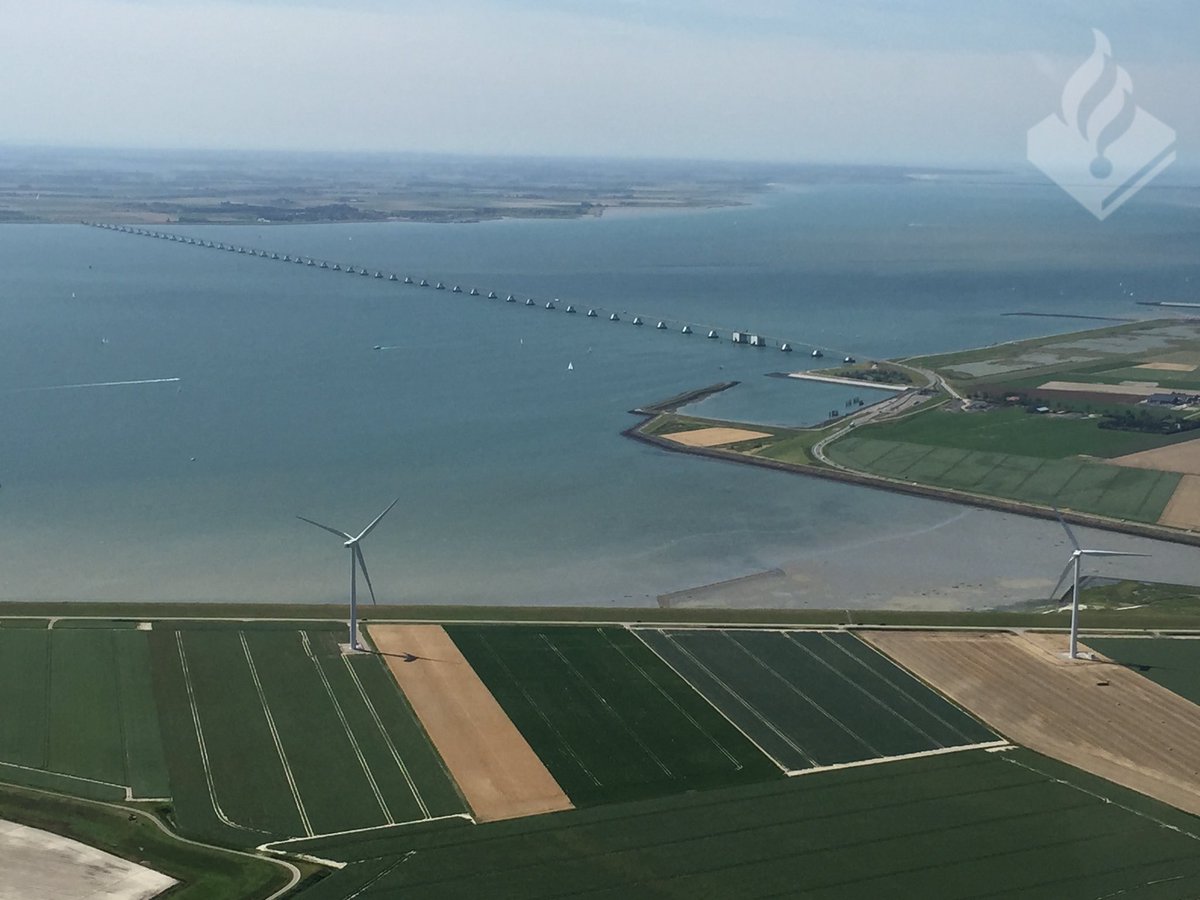 Goedenavond Thuistoppers, tijd voor een #raadhetplaatje : Hoe heet deze brug? Over welk water gaat hij? Wat wordt hierdoor met elkaar verbonden? #quarantainequiz #blijfgezond