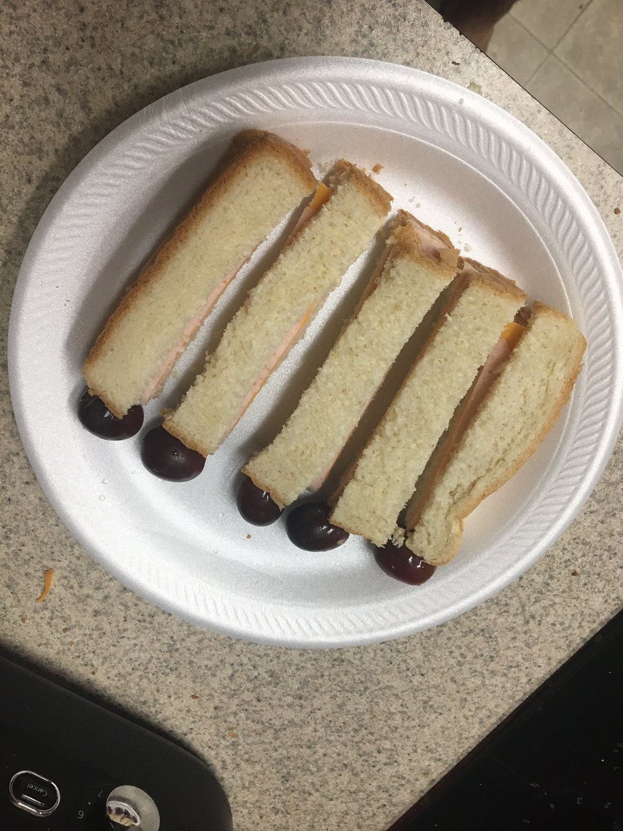 Fractions at home💪
Me: Do you want me to cut your sandwich in halves or fourths?
Child: “Can you cut it in fifths? That’s 5 equal pieces.” <a href="/DreamBox_Learn/">DreamBox Learning</a>  thanks for making more work for me. 🤣🤣@MrsKemper