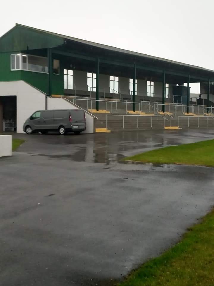 JoeSeward1's tweet photo. We should be in the Sunny South East racing @TramoreRaces tonight- the course that's played host to subsequent @CheltenhamRaces winners 
#AlBoomPhoto🏆
#SaintRoi🏇
#Penhill🏇
#Laurina 🏇
All Tramore winners
#HorseRacing 
#Tramore
#SunnySouthEast
#lockdown
#Waterford 
@damienwlr https://t.co/Q2TDAB5U1L