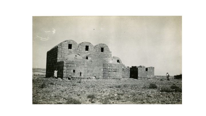 Next is Qasr Amra, a UNESCO World Heritage Site adorned with wonderful frescoes. Unlike Azraq, this is a 7th century A.D. Umayyad hunting lodge & baths. Archival photos by John Garstang, early 1920s  @PalExFund archives