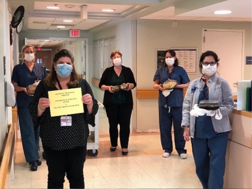 CFamaWBZ's tweet photo. Folks in @TownofNorwoodMA have each others' backs during the #COVID19 outbreak. As a new charity, Norwood Feeds The Front Lines, takes donated funds from a #Gofundme page and buys meals from local restaurants which are then donated to 1st responders.

#BackyardBostonMarathon https://t.co/CYH4kMX4tJ