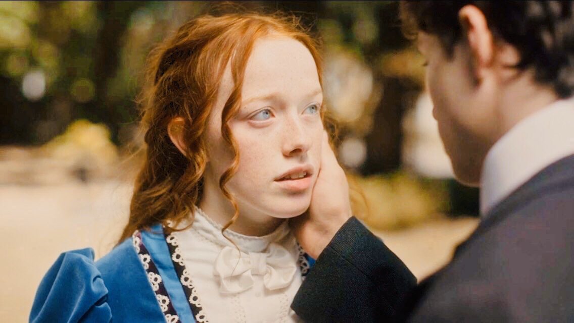 damnetflix's tweet photo. Anne of Green            Anne with
  Gables (1985)            an E (2019) https://t.co/m4A884g4Oh