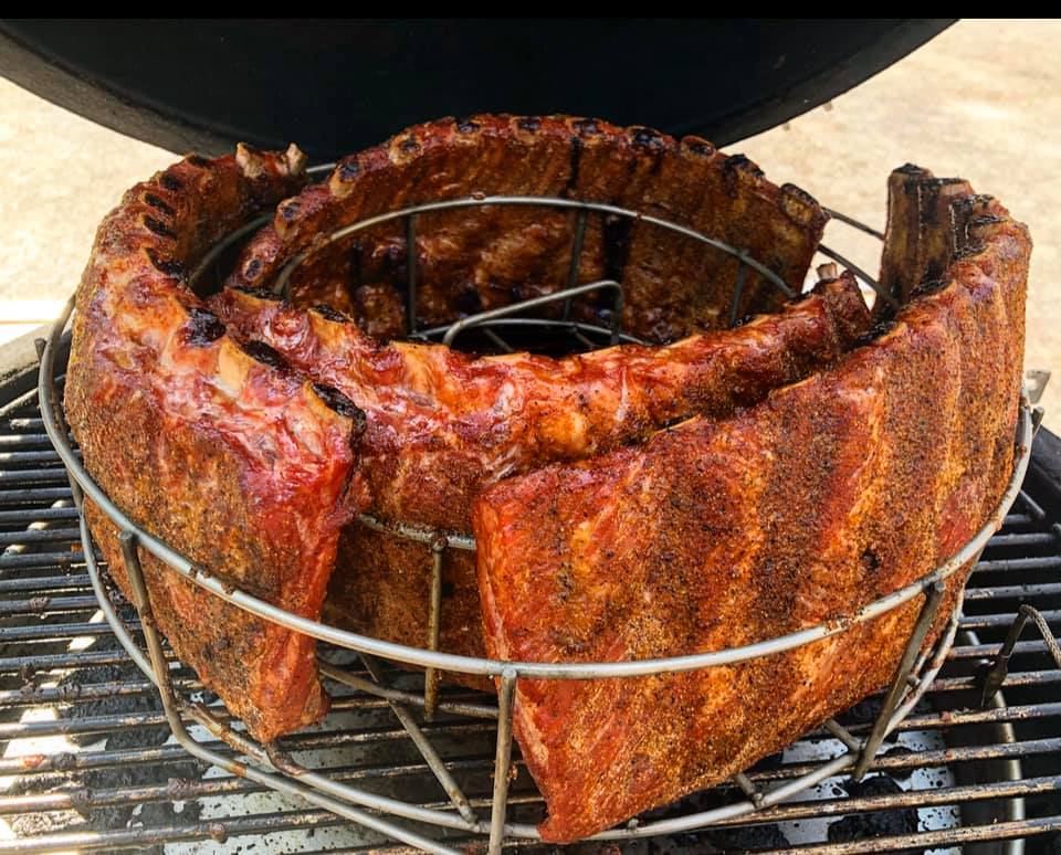 BBQ_Guru's tweet photo. Check out BBQ Bob Trudnak cooking with the Rib Rings! It's the perfect BBQ accessory to conserve grilling space by placing ribs in an upright circular pattern 😲
#bbqguru #ribrings #stayincookout

Order yours today!
https://t.co/eiPGPgJg3O https://t.co/auDWPm4vJb