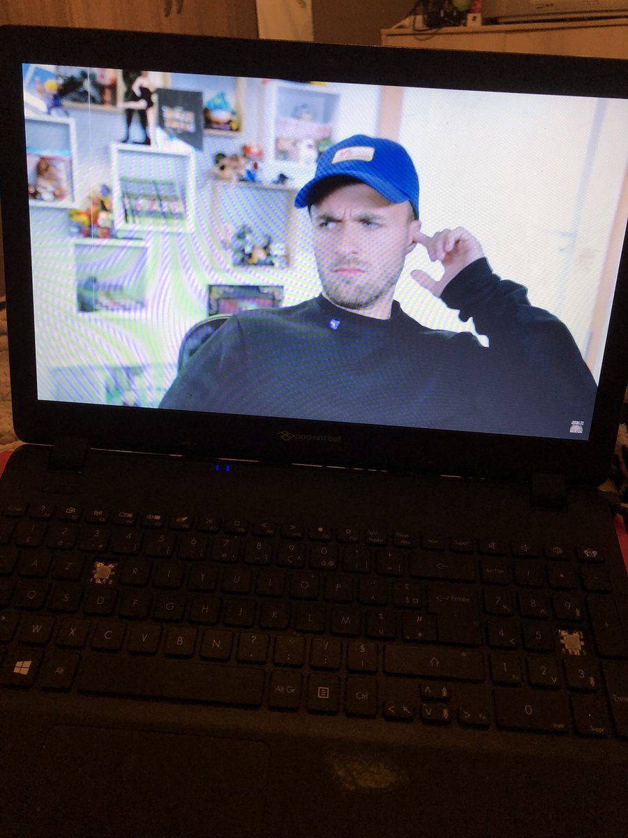 Jecomprendrien1's tweet photo. actuellement en train de faire un rush sur les vidéos thread horreur de squeezie qui ne va pas dormir ce soir? meeee😅 @xSqueeZie https://t.co/N7vq5EZb1r