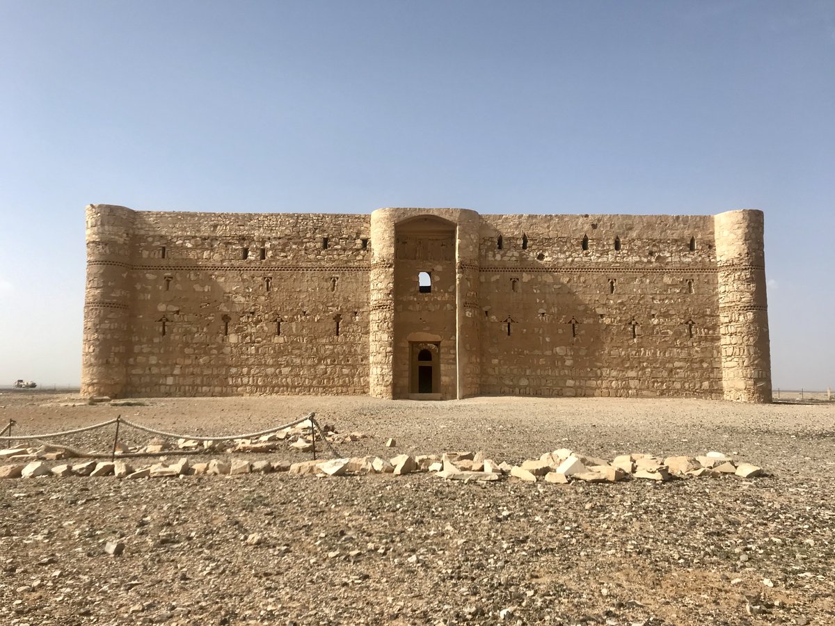 Qasr Kharana is yet another type of 'Desert Castle', this time more of a caravanserai, dating to the early 8th century AD, with stables for camels and horses, & upper rooms for eating and sleeping. The arrow slit windows are purely decorative, and serve on defensive purpose.