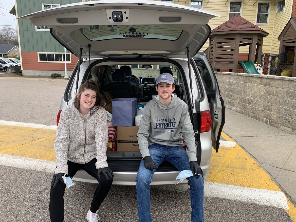EdHurleyYMCA's tweet photo. Thanks to the Earley family -and especially Sean and Brigid-for just dropping off food collected in  neighborhood in Franklin this weekend for @HockomockYMCA emergency food initiative
Congrats proud parents  @Briearl1 and Erin 
Distribution again this Wednesday at all Y branches https://t.co/ToxUEwqE8E