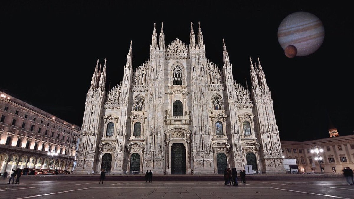 tragicom24's tweet photo. Coronavirus, a Milano il cielo è così pulito che si possono vedere Marte e Giove ad occhio nudo. https://t.co/5G1lGuAfCr