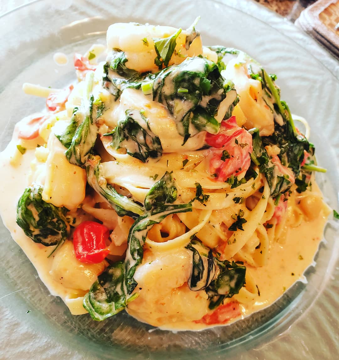 ChefDamianSmit1's tweet photo. Shrimp and scallop /spinach, grape tomatoes, and garlic house alfredo over fettuccine. @MsPattyJackson https://t.co/EdTUcWD4Jh